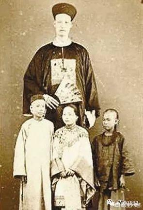 历史上真的存在巨人吗<strong></p>
<p>GOW</strong>?