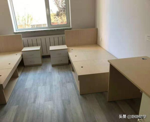 河北高校天价“宿舍”1万6一年，服务费1.4万元，学生拒绝交钱遭威胁，你怎么看？