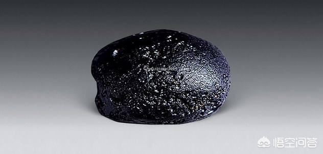 黑色的玻璃陨石含有柯石英吗<strong></p>
<p>柯宾汉</strong>?